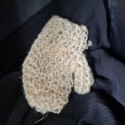 Sisal exfoliating glove